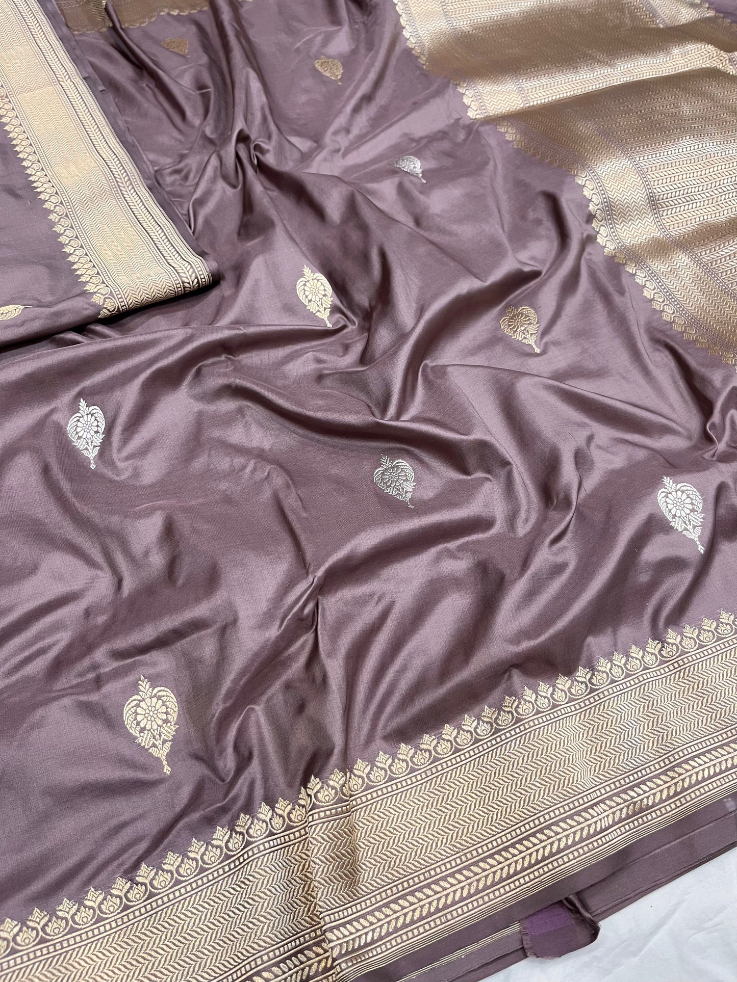 Dusty Shade habdwoven Kaduva Weave Katan Silk Saree