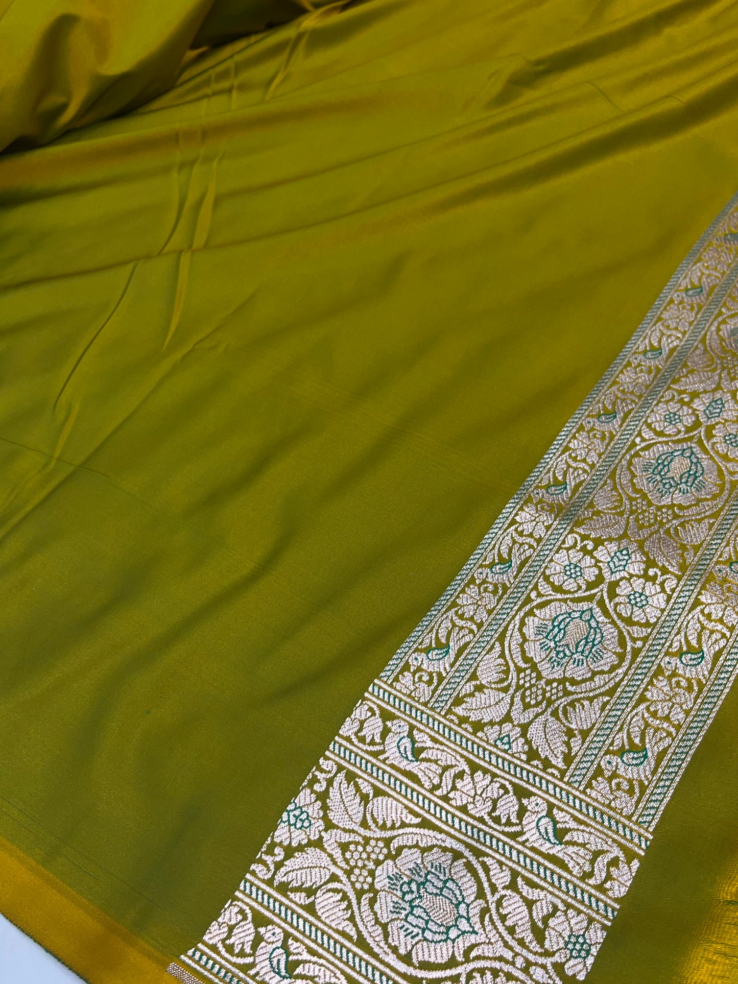 Mehendi Green Banarasi Shikargah Mashru Saree