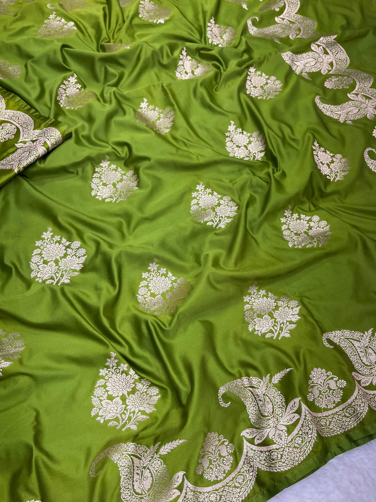 Mehndi Green Banarasi Soft Mashru Silk Saree