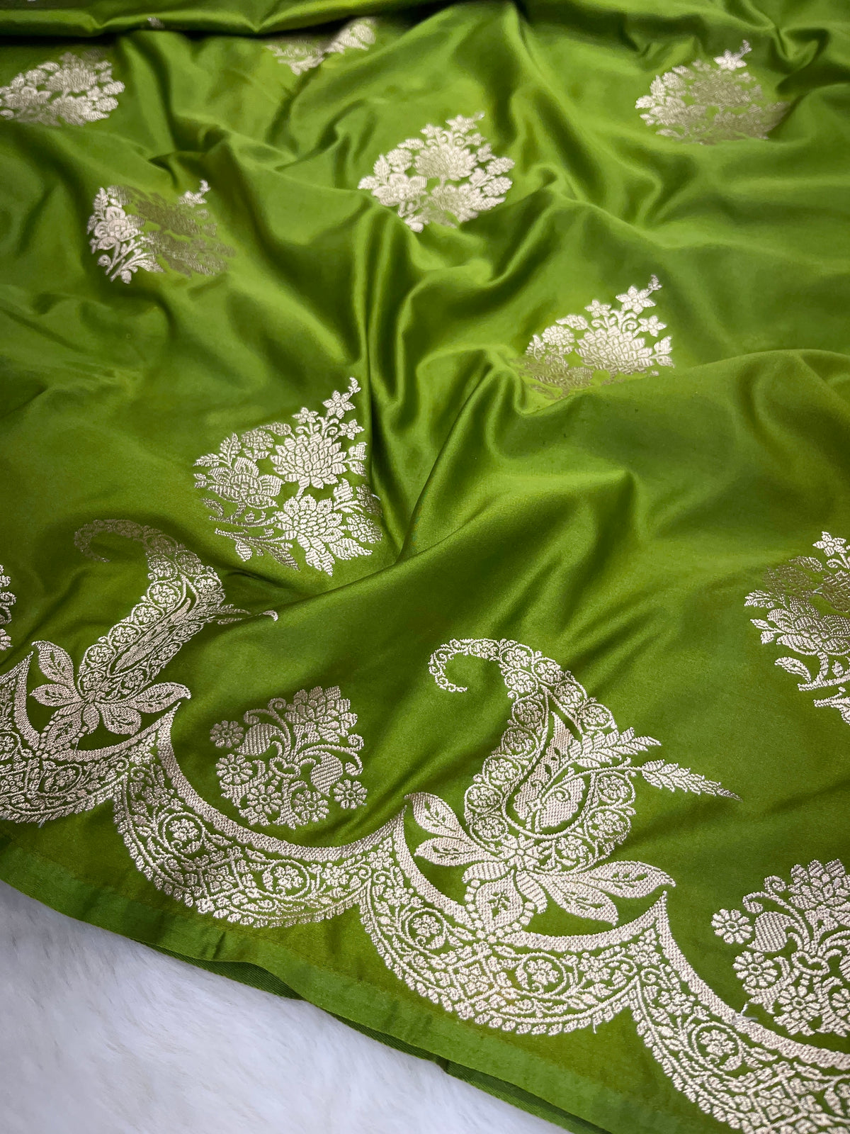 Mehndi Green Banarasi Soft Mashru Silk Saree