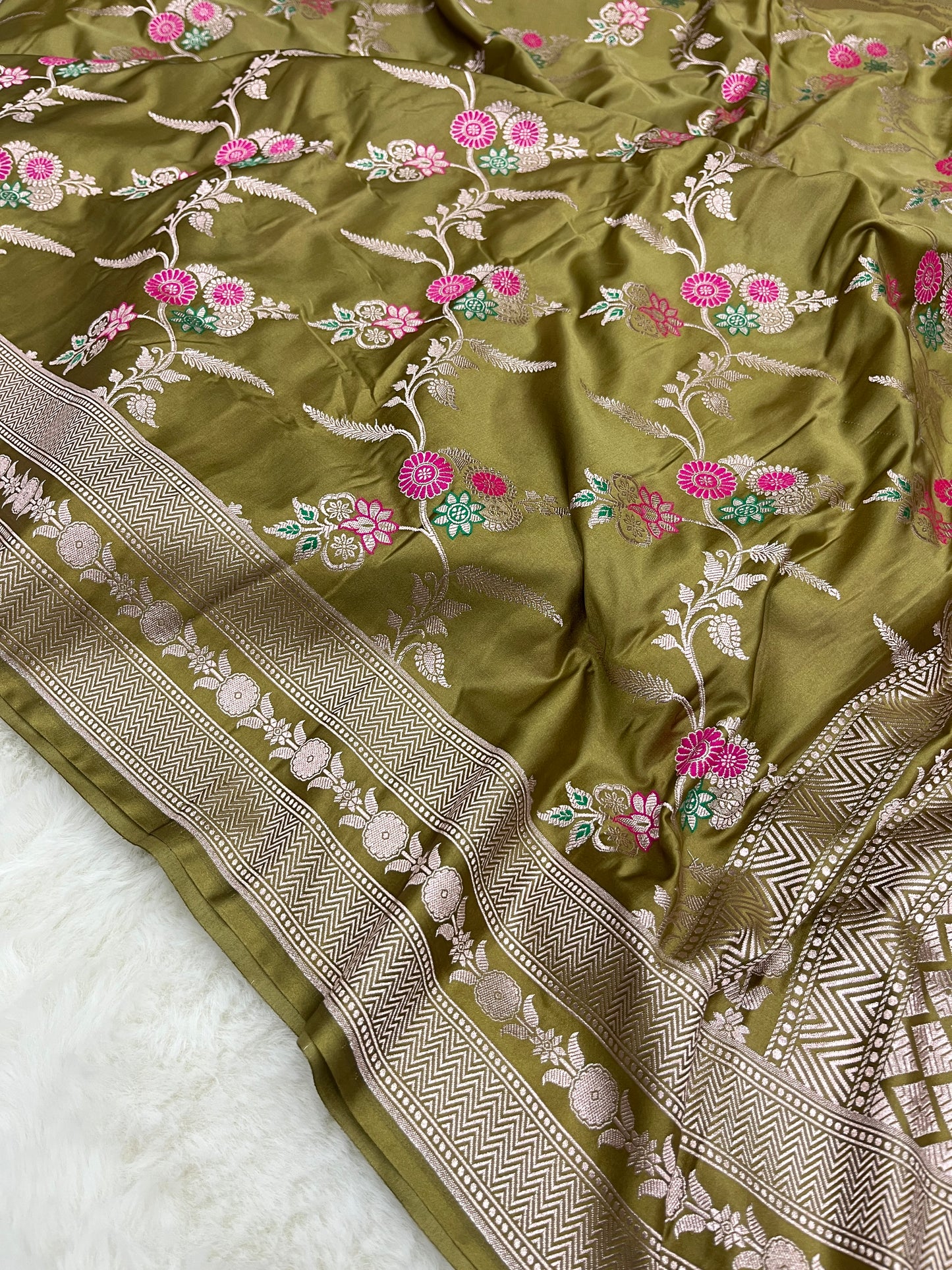 Pista Green Banarasi Mashru Meenakari Floral Jaal Work Saree