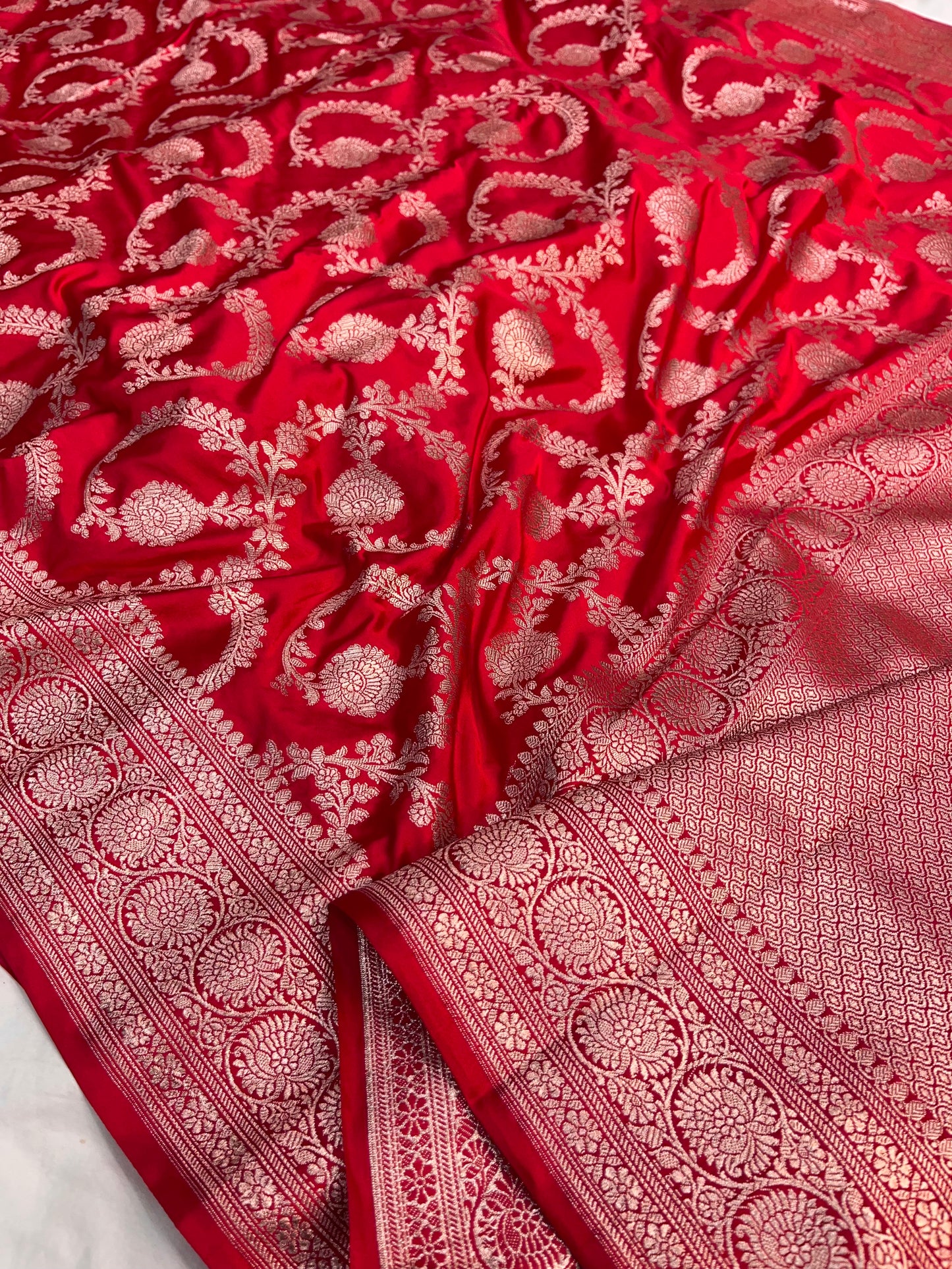 Red (Laal)Floral Jaal Mashru Silk Saree
