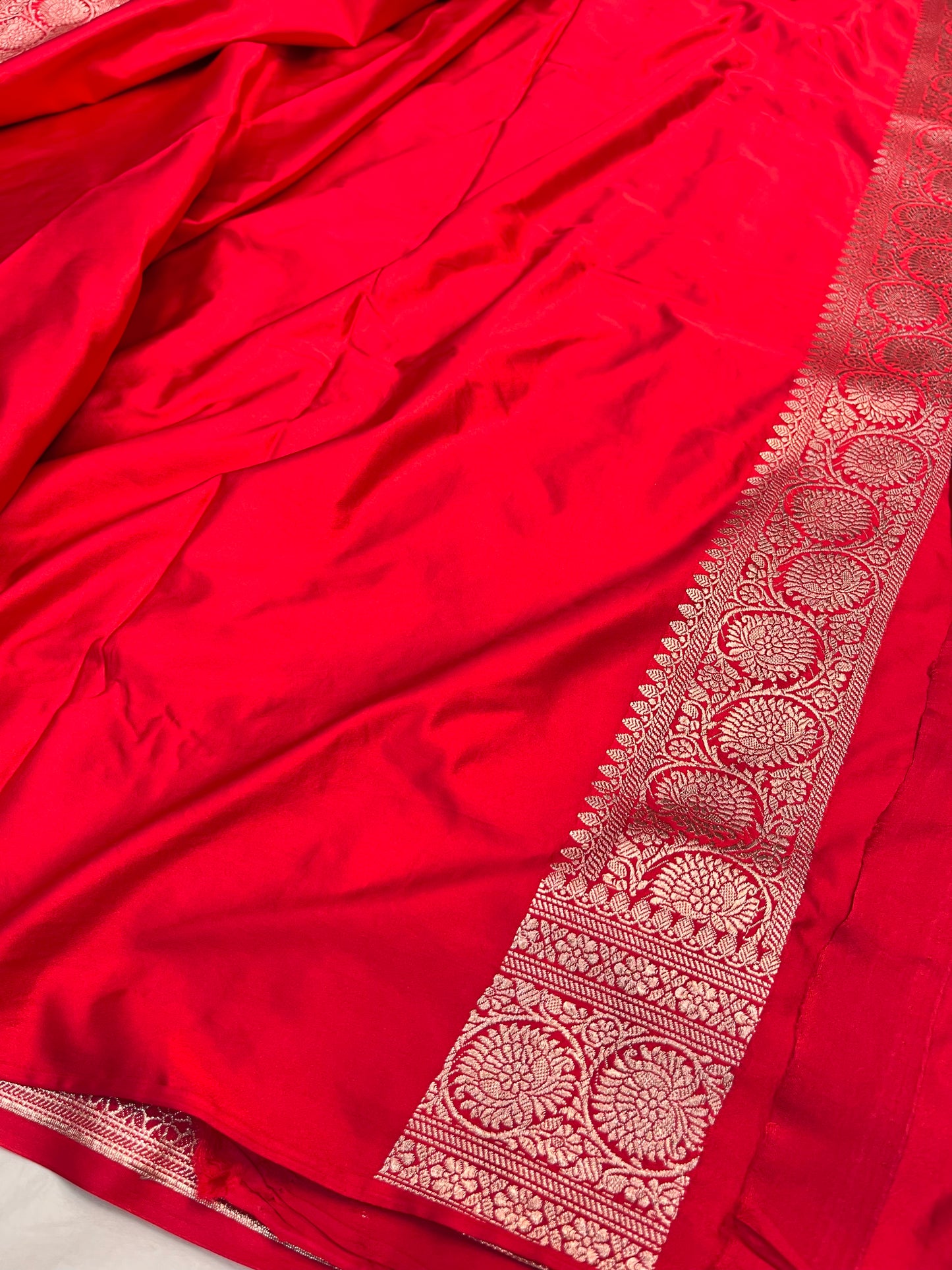 Red (Laal)Floral Jaal Mashru Silk Saree