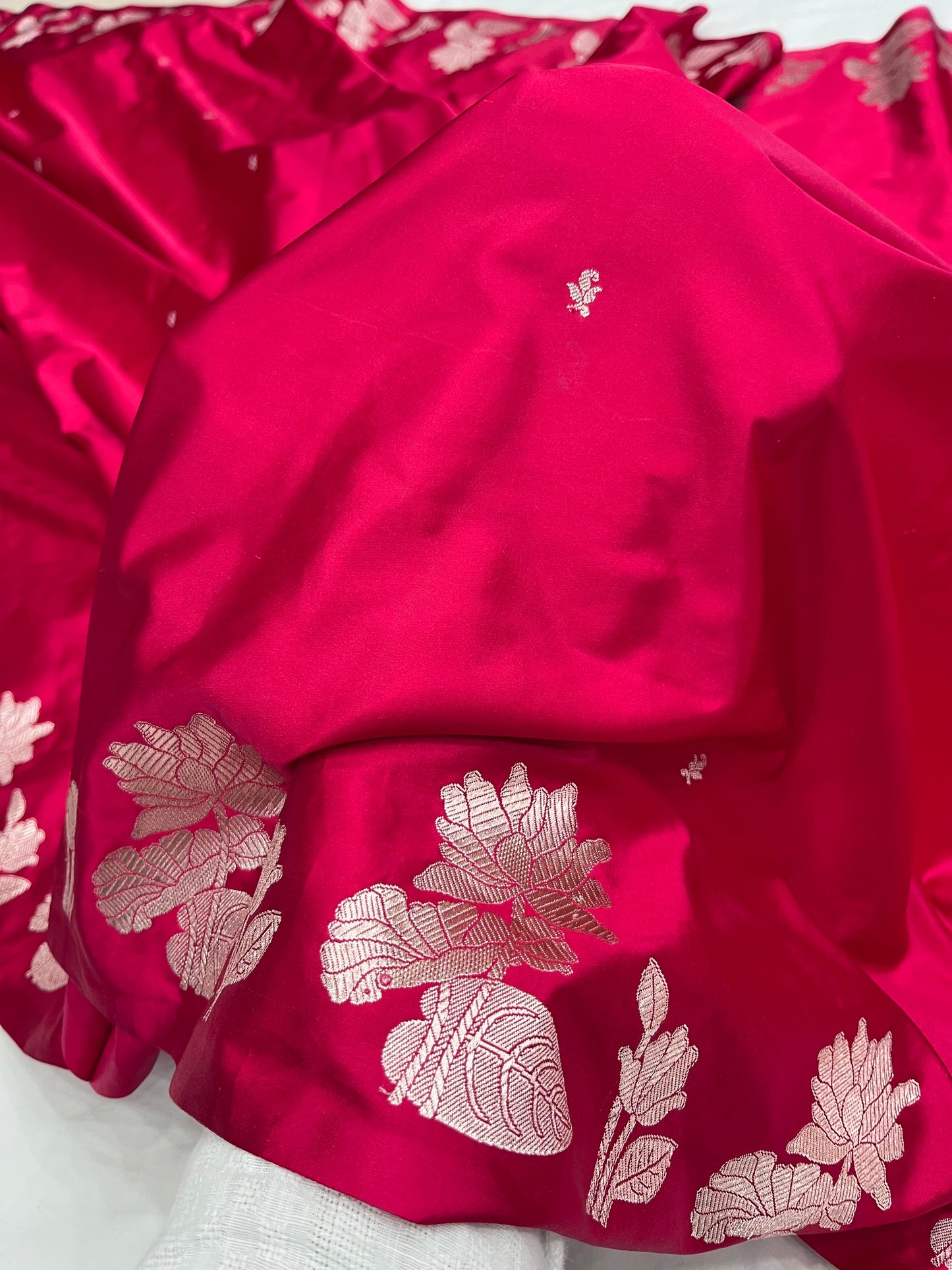 Shades Banarasi Floral Buta Mashru Silk Saree