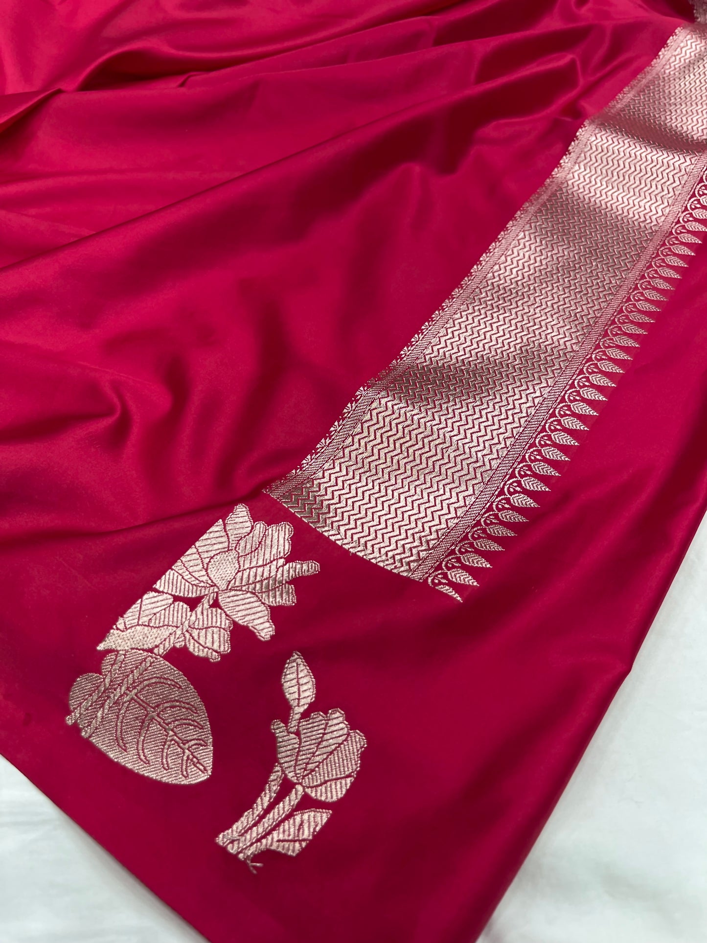 Shades Banarasi Floral Buta Mashru Silk Saree