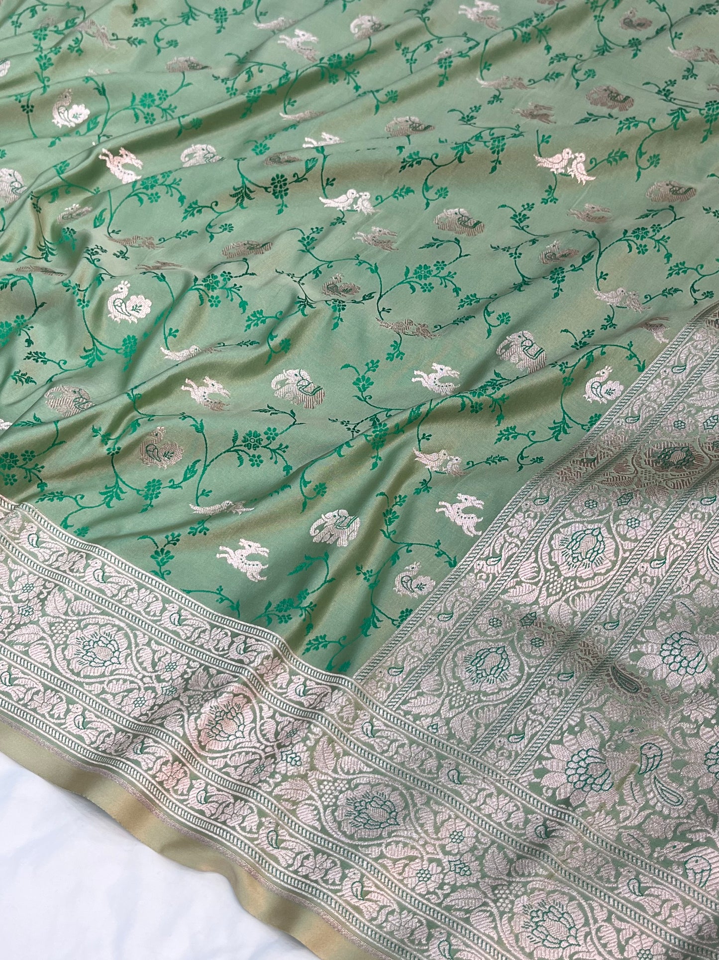 Pastel Green Banarasi Shikargah Floral Jaal Mashru Saree