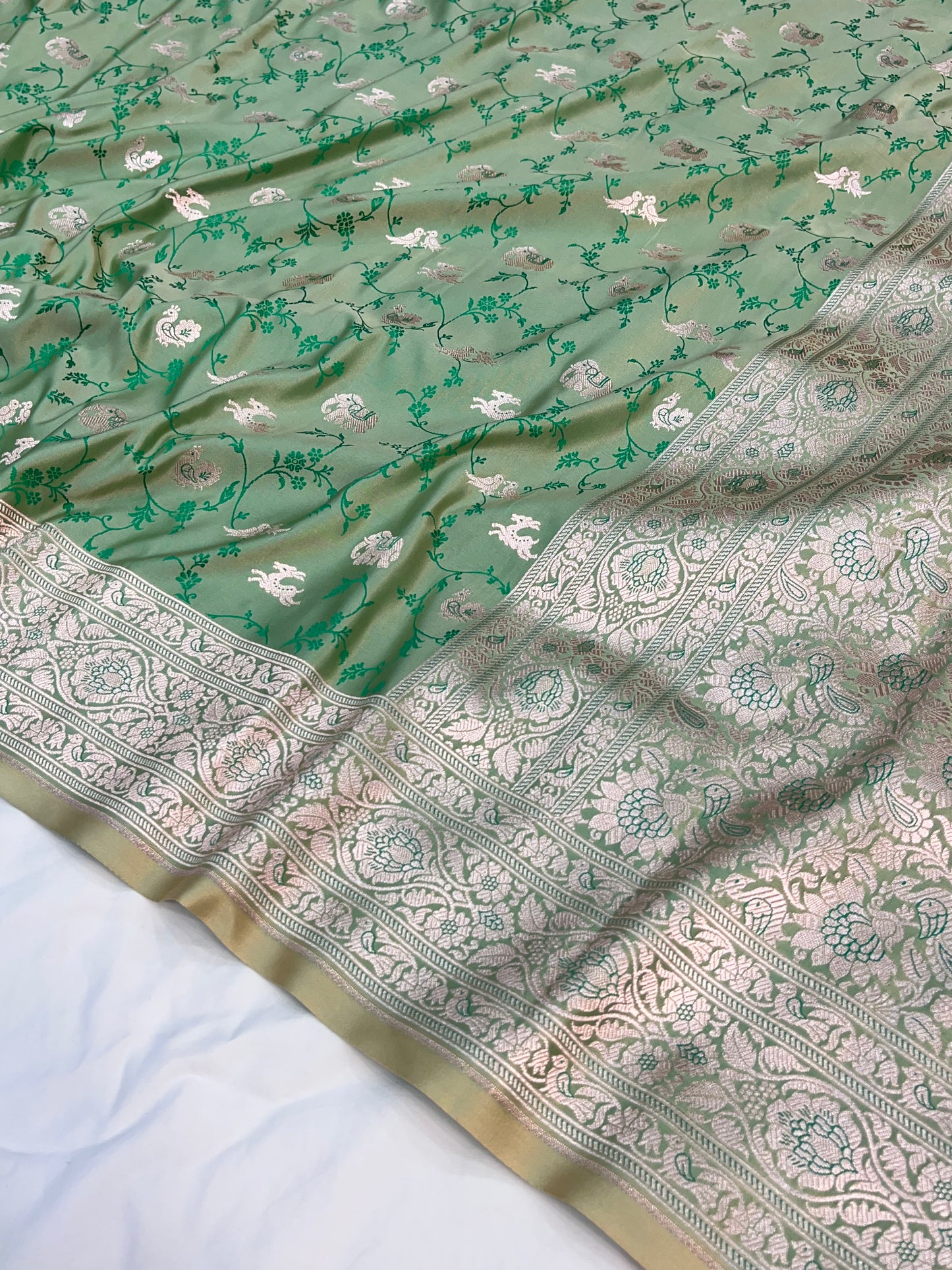 Pastel Green Banarasi Shikargah Floral Jaal Mashru Saree