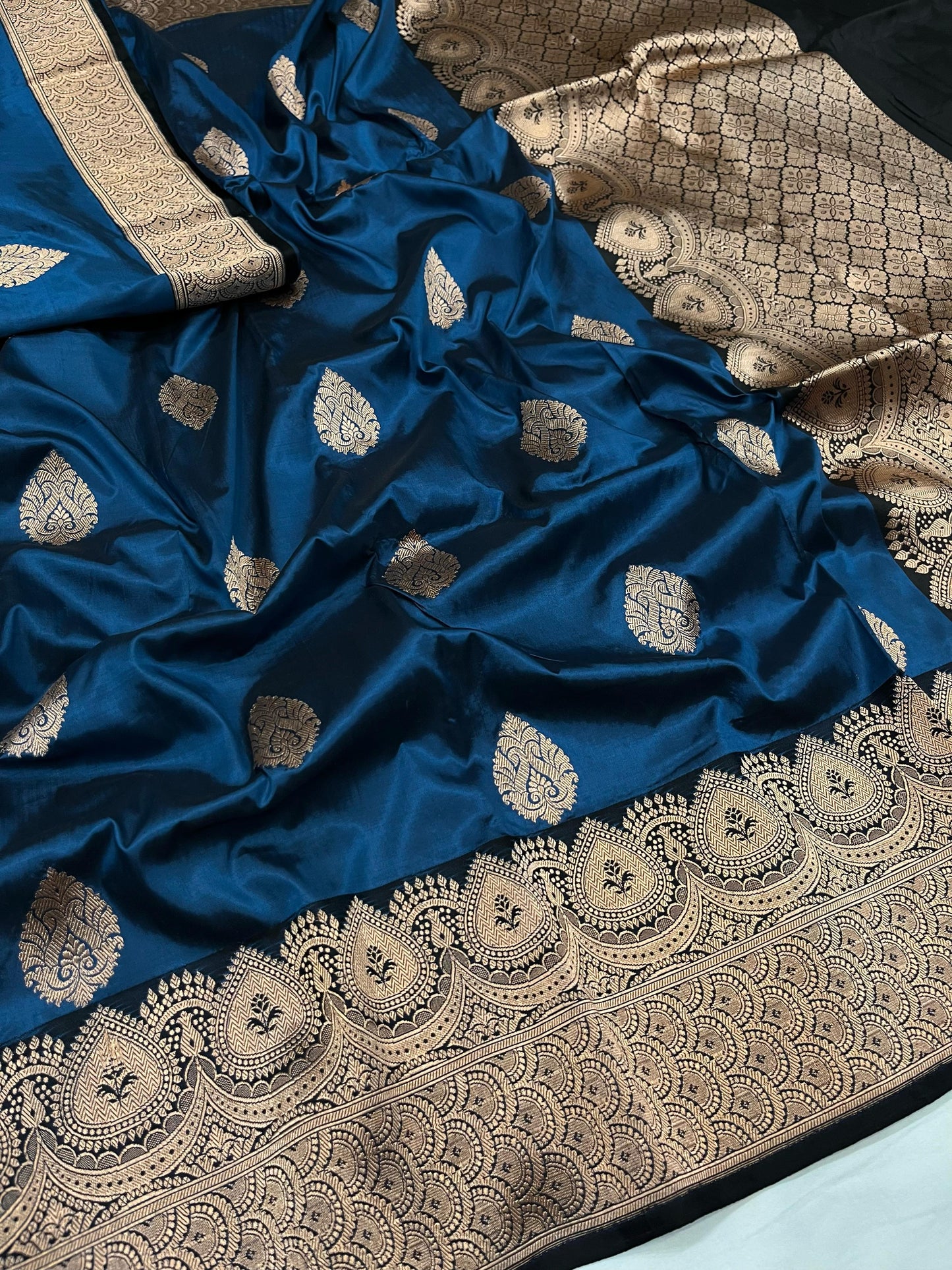 Darkblue Black Contrast Boder Saree